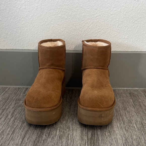 UGG Classic Suede mini Platform Boots - Picture 1 of 4